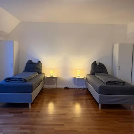 Lejlighed 2 Bedroom Apartment, 5 Singlebeds, Near A7 Autobahn, Free Parking Neumünster